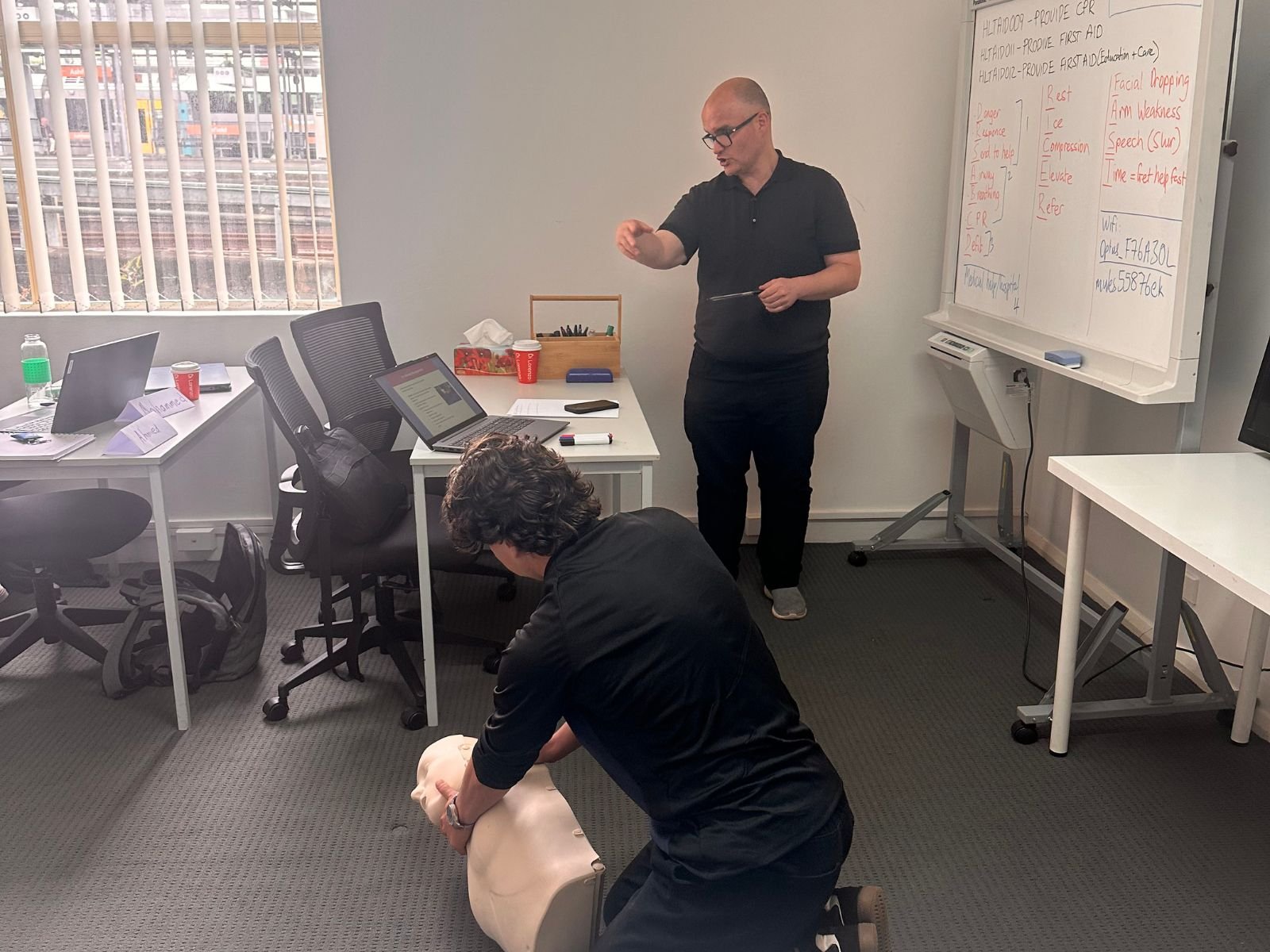 cpr manequinne 2 (1)